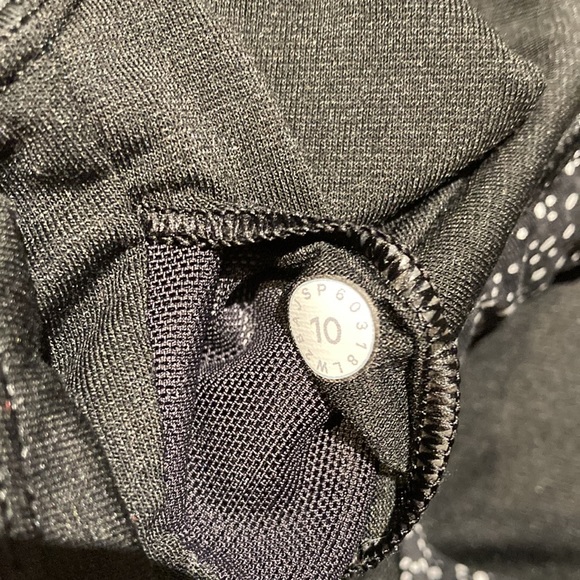 Size 10 Lululemon Black and White Dots Sports Bra - Picture 4 of 4